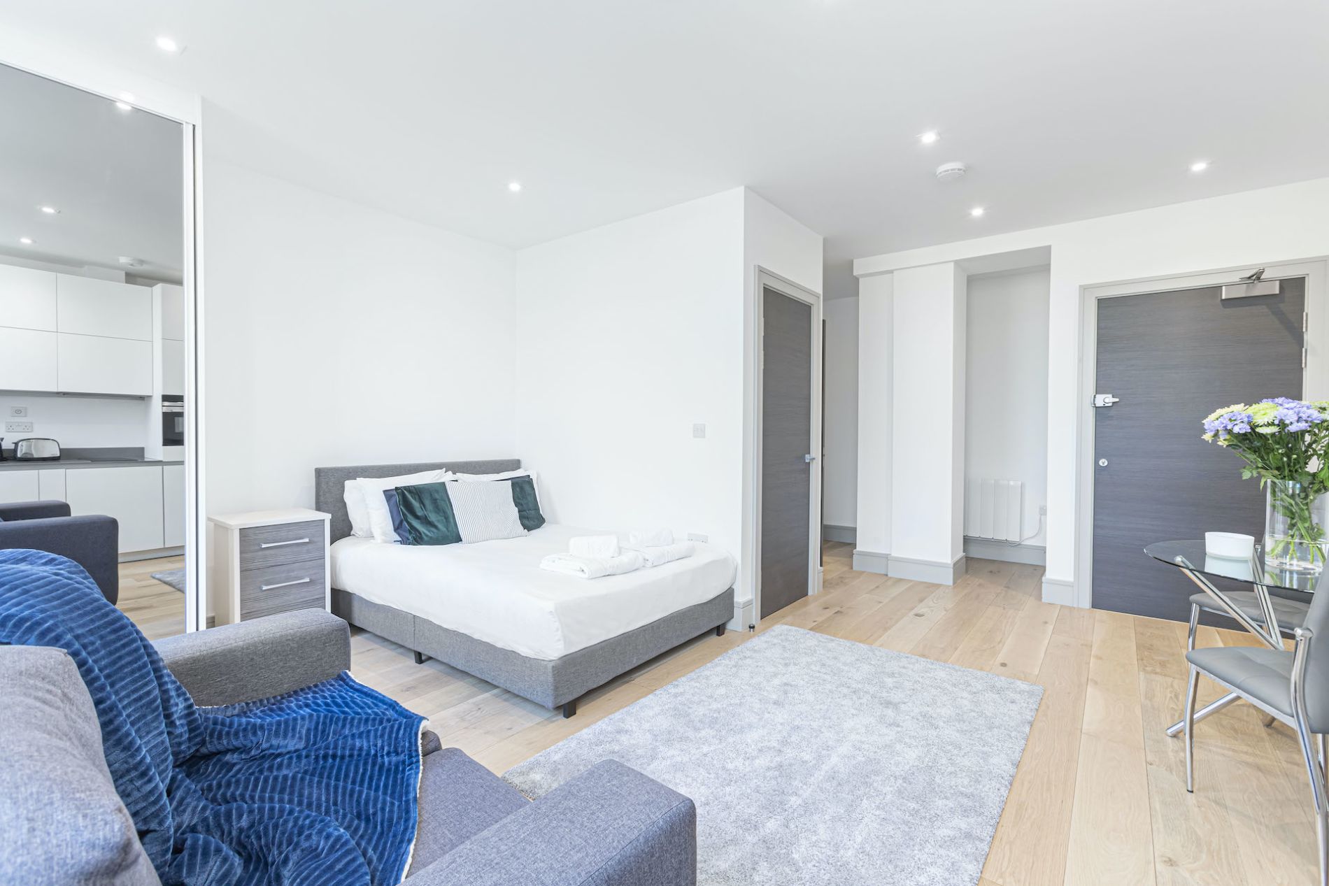 London studio serviced apartment 2