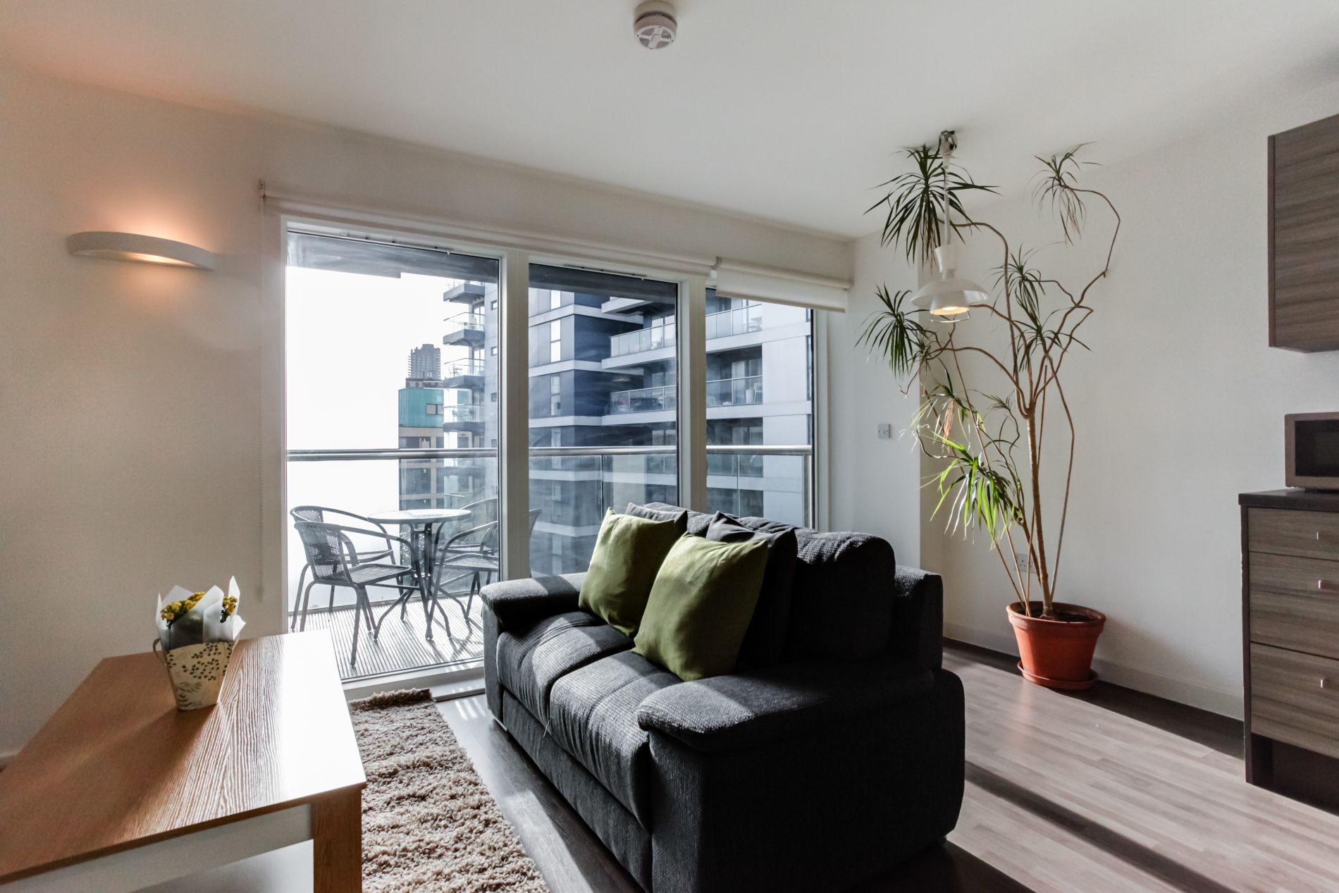 Serviced rental in London with balcony 1