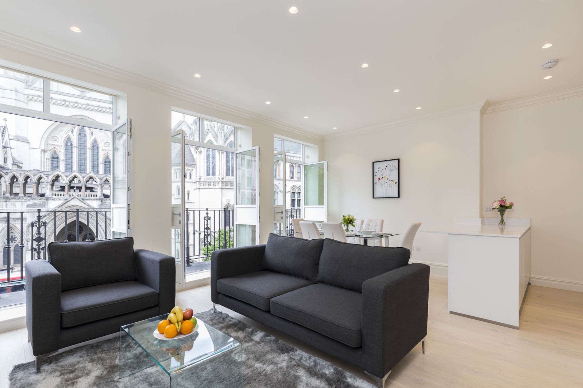 Serviced accommodation with balcony in Covent Garden, London