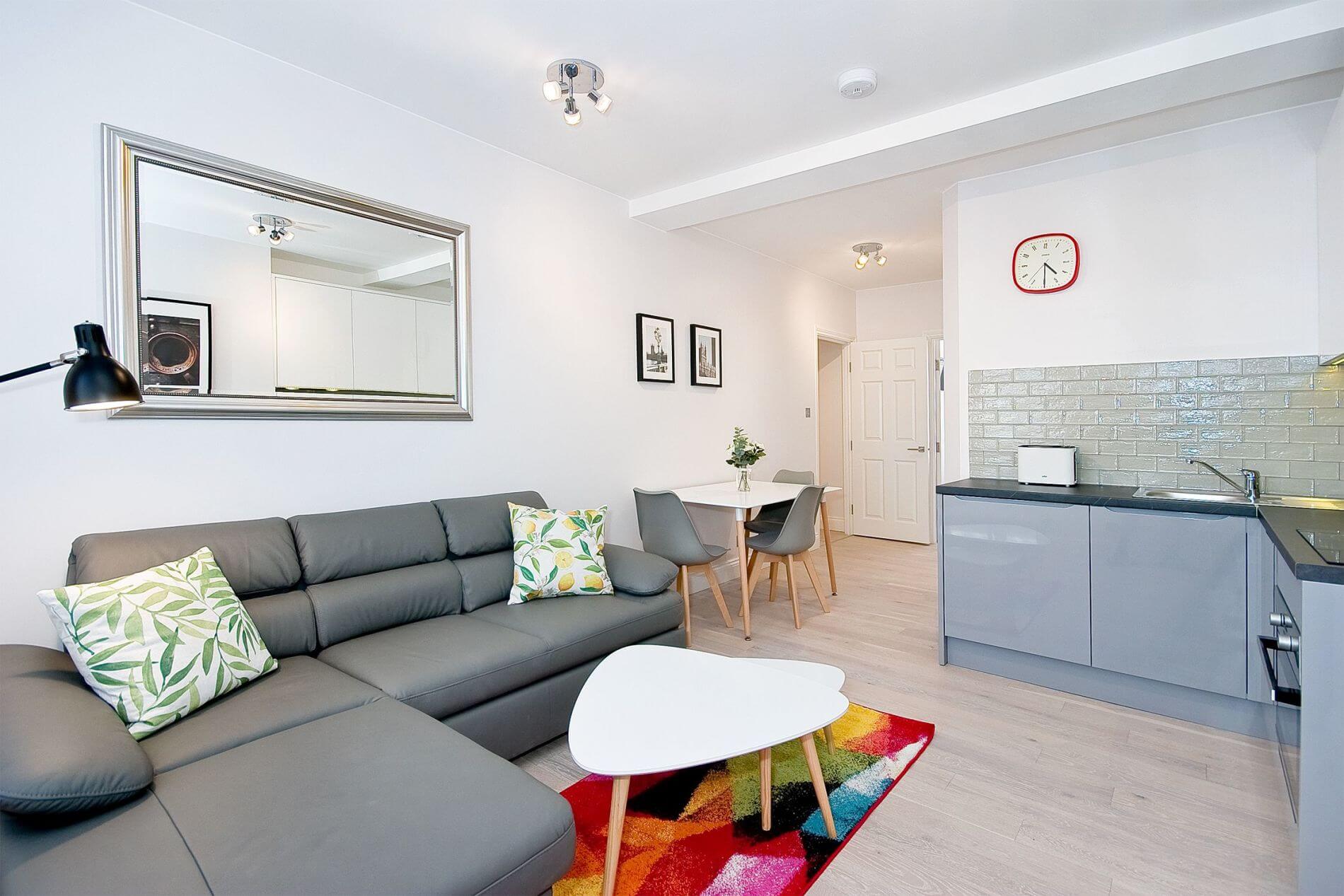 Comfy 1 bed serviced apartment in central location in London for long stays