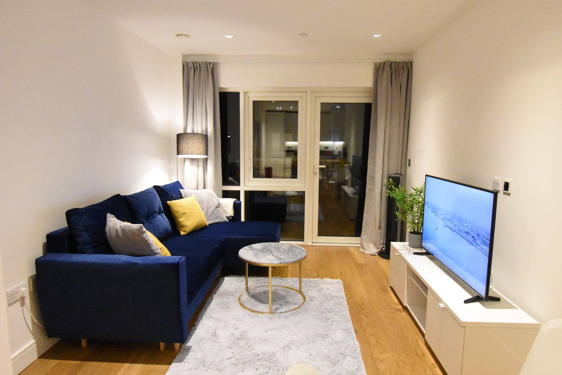 Short term 1 bedroom serviced apartment in Ealing, London