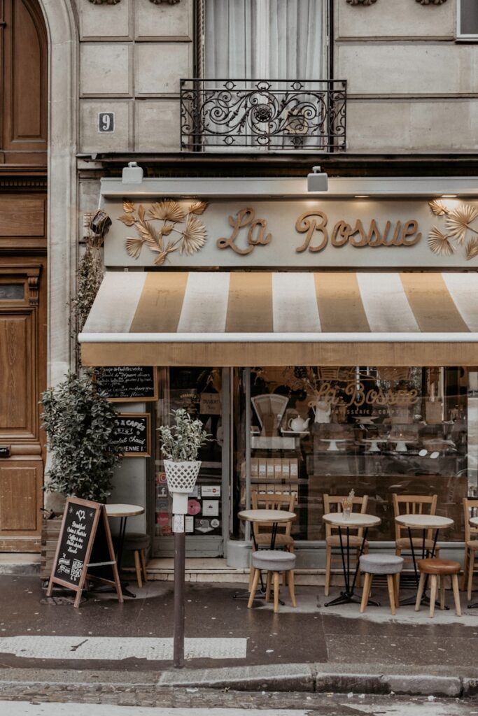 The café lifestyle in Paris is charming. Families can enjoy cozy outdoor seating and a welcoming atmosphere. These family-friendly cafés offer a delightful spot to relax and savor the unique Parisian vibe together